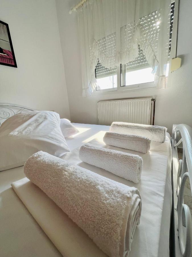 Atlantis Apartments Nea Vrasna Bagian luar foto