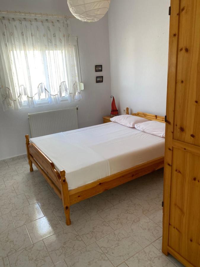 Atlantis Apartments Nea Vrasna Bagian luar foto