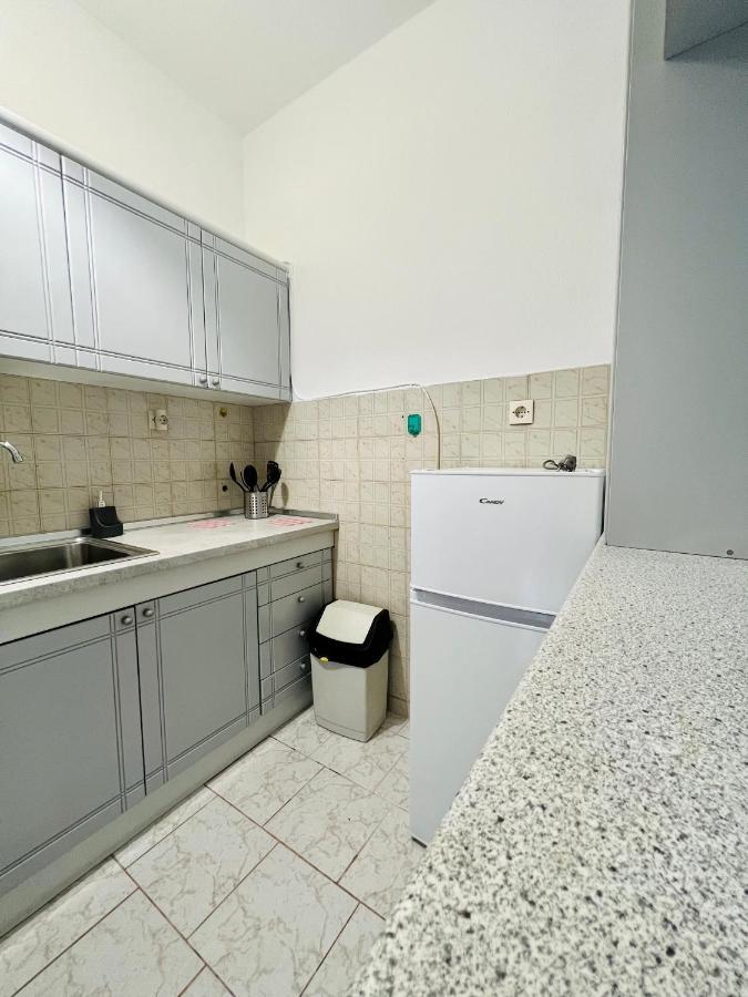 Atlantis Apartments Nea Vrasna Bagian luar foto