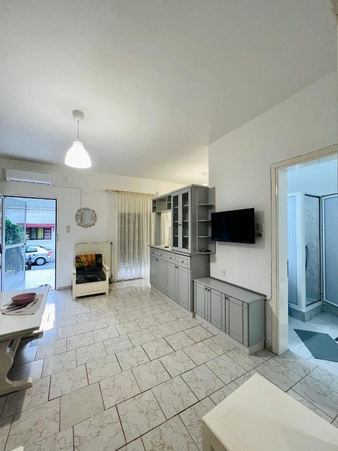 Atlantis Apartments Nea Vrasna Bagian luar foto
