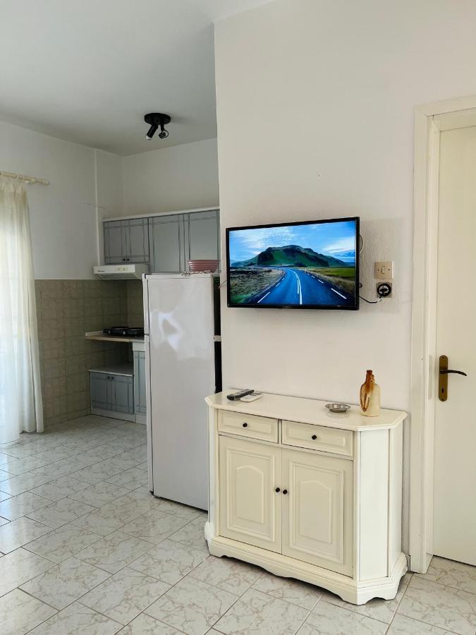 Atlantis Apartments Nea Vrasna Bagian luar foto