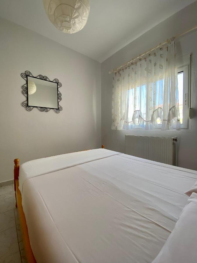 Atlantis Apartments Nea Vrasna Bagian luar foto