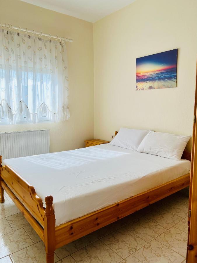 Atlantis Apartments Nea Vrasna Bagian luar foto