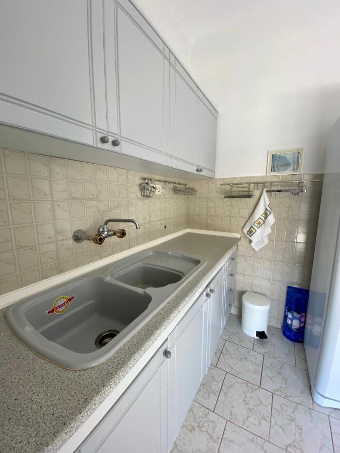 Atlantis Apartments Nea Vrasna Bagian luar foto