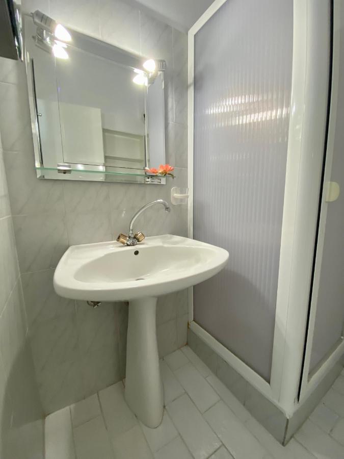 Atlantis Apartments Nea Vrasna Bagian luar foto
