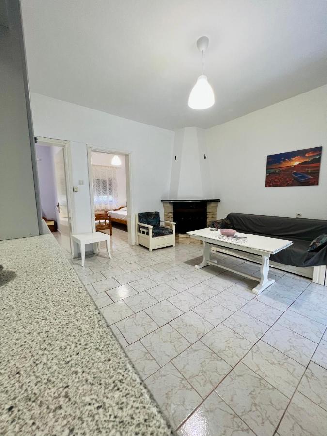 Atlantis Apartments Nea Vrasna Bagian luar foto