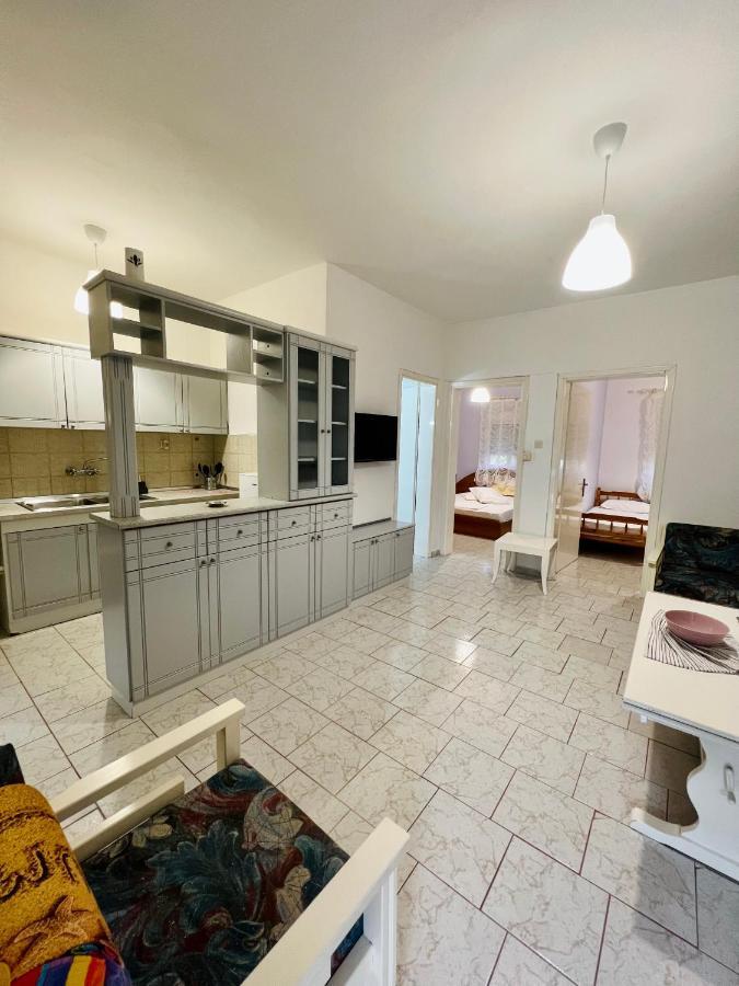 Atlantis Apartments Nea Vrasna Bagian luar foto