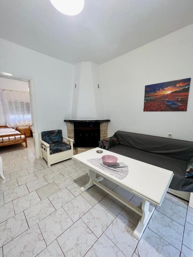 Atlantis Apartments Nea Vrasna Bagian luar foto
