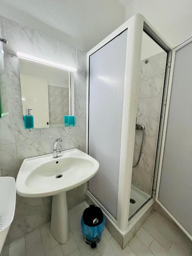 Atlantis Apartments Nea Vrasna Bagian luar foto
